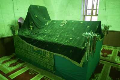 Cabir El-Ensar Camii ve Türbesi